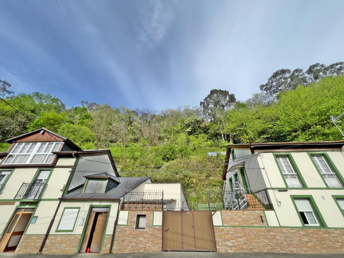 Apartamentos La Capitana Luarca Esterno foto